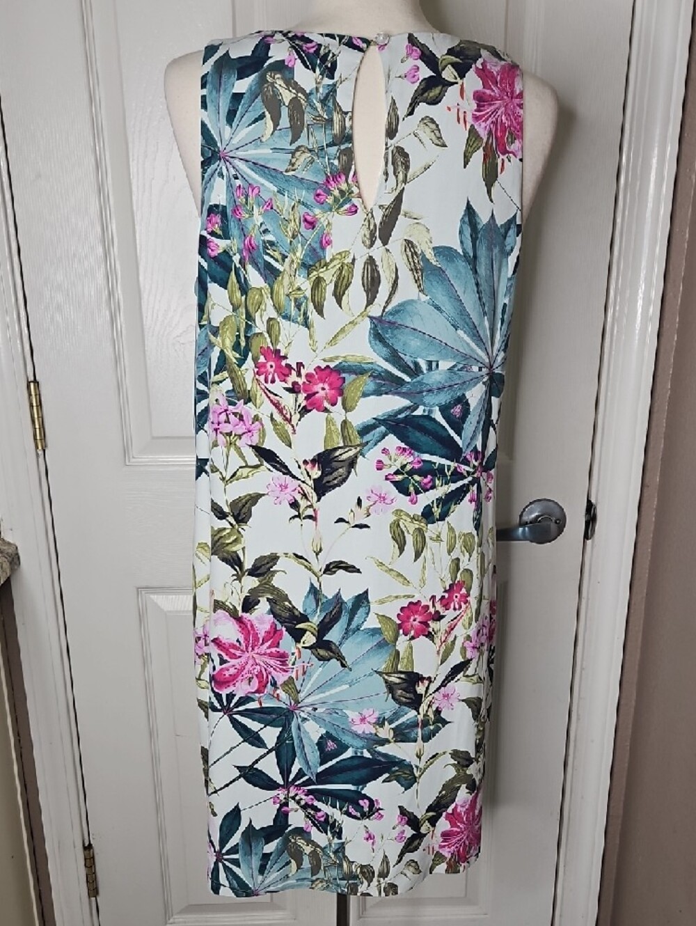 Tommy Bahama Canyon Silk White Magenta Green Sleevless Floral Dress Size Medium - Picture 6 of 9